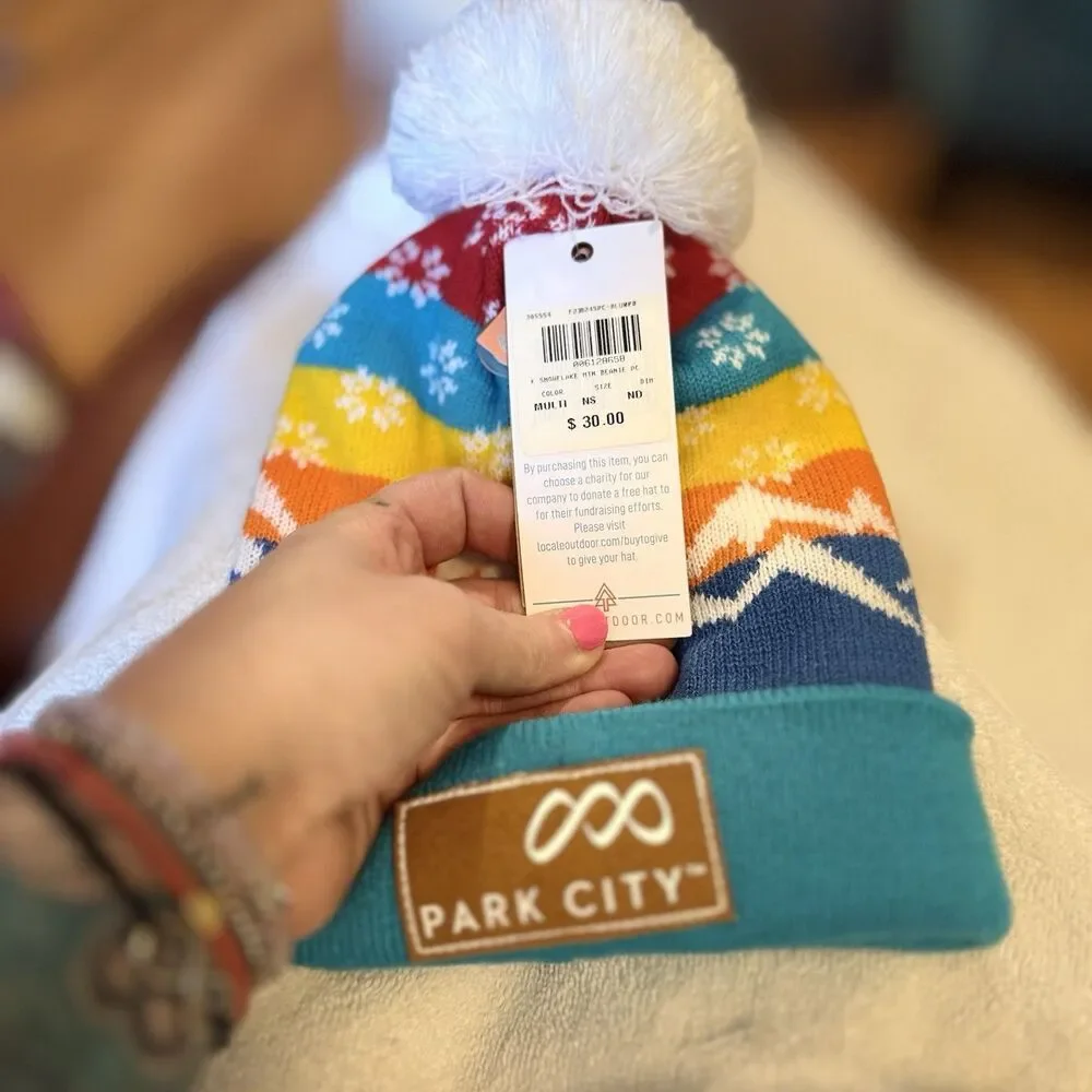 NWT Locale Snowflake Beanie Park City Logo Wear Ski Snowboard Resort Youth